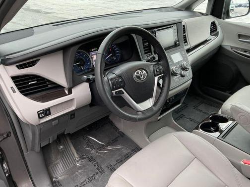 2018 Toyota Sienna L