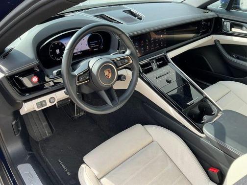 2024 Porsche Panamera 4