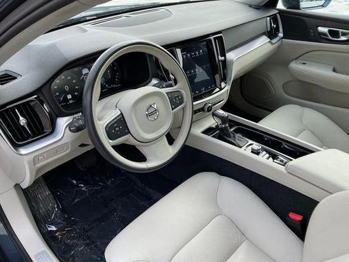 2020 Volvo S60 T6 Momentum