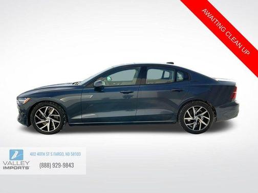 2020 Volvo S60 T6 Momentum