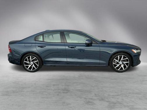 2020 Volvo S60 T6 Momentum