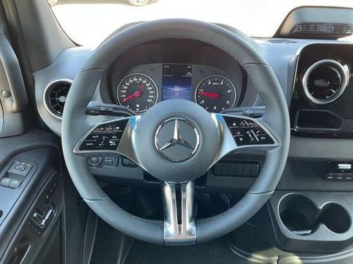 2025 Mercedes-Benz Sprinter 2500 144 WB Standard Roof Passenger