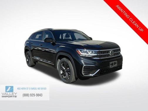 Deep Black Pearl Effect 2022 Volkswagen Atlas Cross Sport 3.6L V6 SEL R-Line