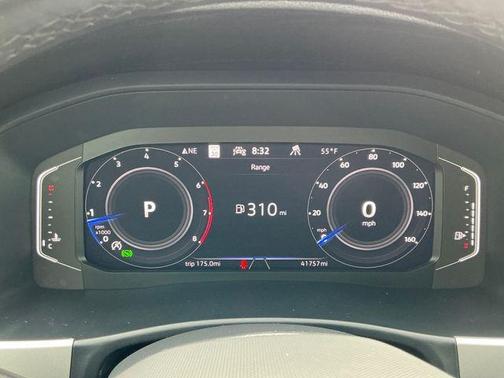 Deep Black Pearl Effect 2022 Volkswagen Atlas Cross Sport 3.6L V6 SEL R-Line