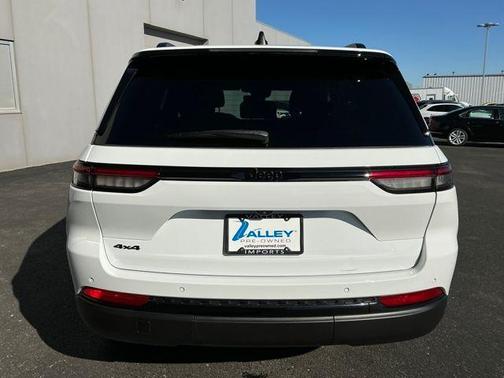 2022 Jeep Grand Cherokee Altitude