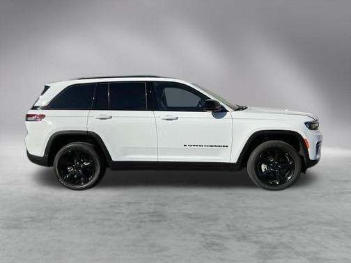 2022 Jeep Grand Cherokee Altitude