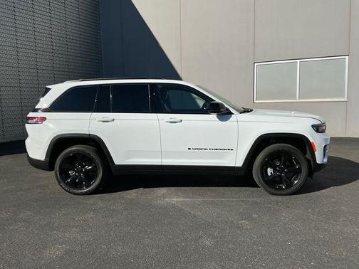 2022 Jeep Grand Cherokee Altitude