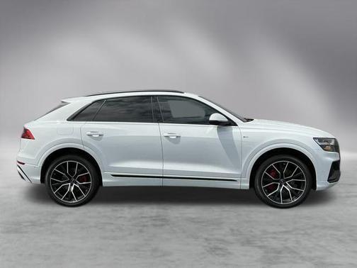 2022 Audi Q8 55 Premium Plus