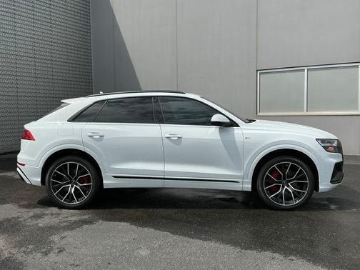 2022 Audi Q8 55 Premium Plus