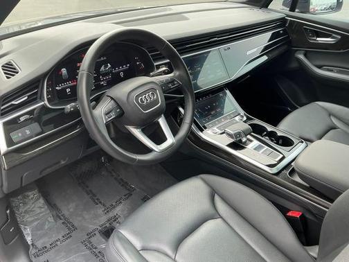 2022 Audi Q7 55 Premium Plus
