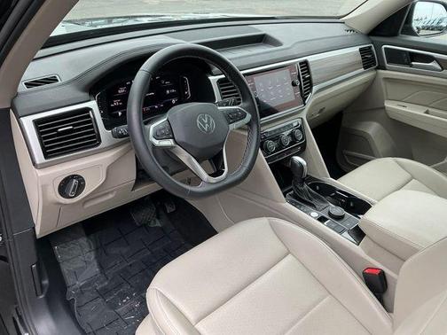 Deep Black Pearl Effect 2022 Volkswagen Atlas 3.6L SEL