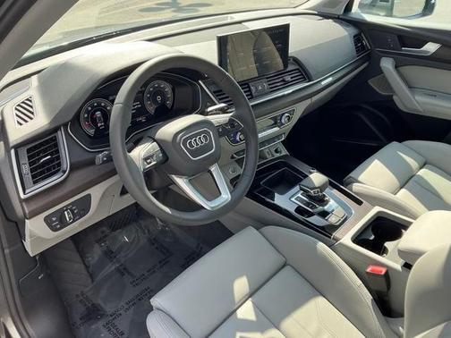 2024 Audi Q5 45 S line quattro Premium