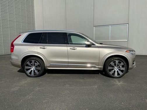 2025 Volvo XC90 B6 Ultra
