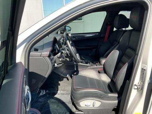 Chalk 2024 Porsche Macan GTS