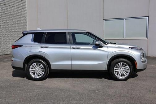 2024 Mitsubishi Outlander ES