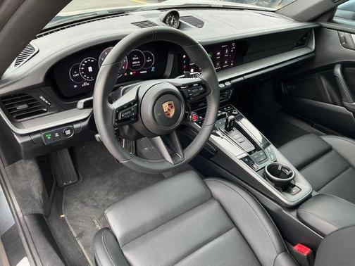 2025 Porsche 911 Carrera