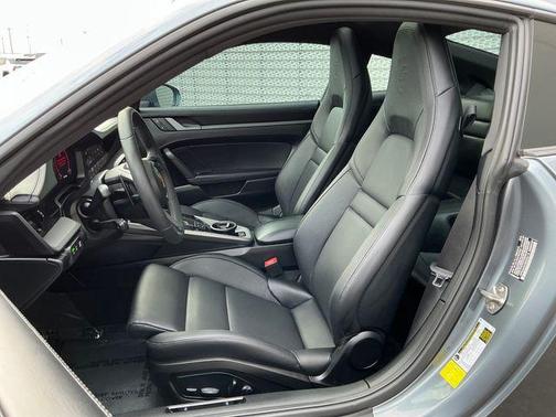 2025 Porsche 911 Carrera