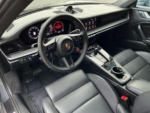 2025 Porsche 911 Carrera