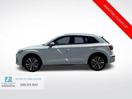 Glacier White Metallic 2023 Audi Q5 45 S line quattro Premium