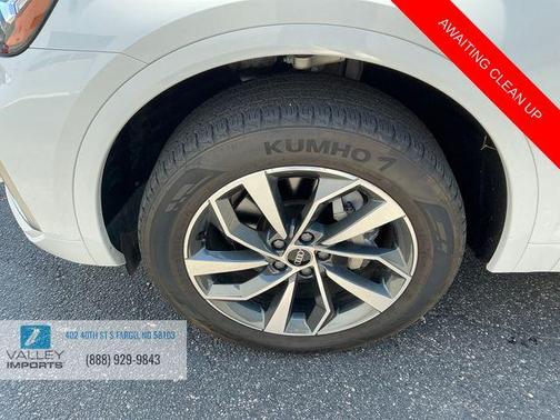 Glacier White Metallic 2023 Audi Q5 45 S line quattro Premium