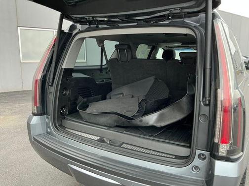 2018 Cadillac Escalade ESV Luxury