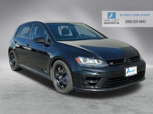 Deep Black Pearl Effect 2017 Volkswagen Golf R 4-Door