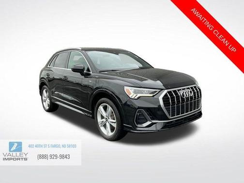 Mythos Black Metallic 2023 Audi Q3 45 S line Premium