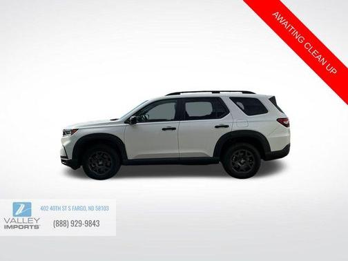 White 2023 Honda Pilot TrailSport