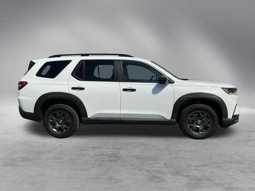 White 2023 Honda Pilot TrailSport