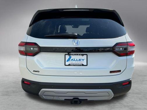 White 2023 Honda Pilot TrailSport