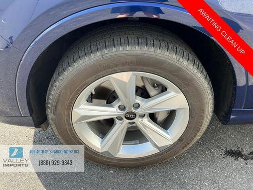 Navarra Blue Metallic 2023 Audi Q7 45 Premium Plus