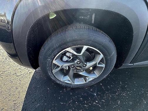 Mosaic Black Metallic 2026 Chevrolet Trax LT