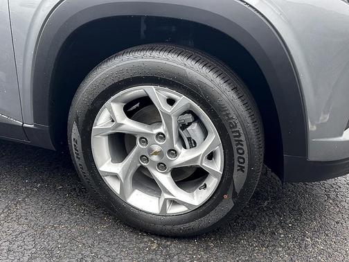 Sterling Gray Metallic 2026 Chevrolet Trax LS