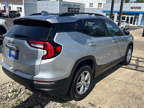 Quicksilver Metallic 2022 GMC Terrain SLE