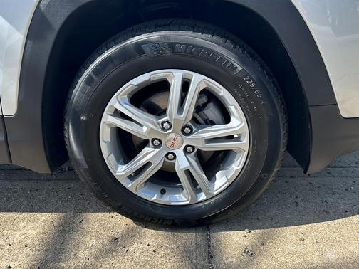Quicksilver Metallic 2022 GMC Terrain SLE