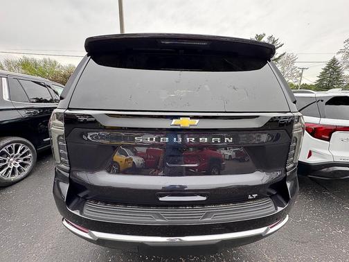 Dark Ash Metallic 2026 Chevrolet Suburban LT