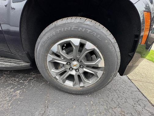 Dark Ash Metallic 2026 Chevrolet Suburban LT
