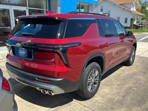 Radiant Red Tintcoat 2026 Chevrolet Traverse LT