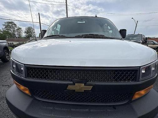 Summit White 2025 Chevrolet Express 2500 LT