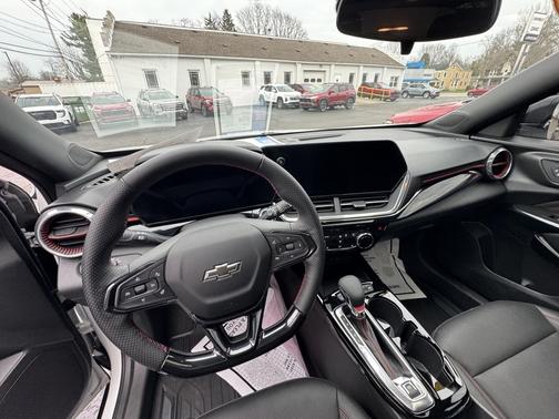 Summit White 2024 Chevrolet Trax FWD 2RS