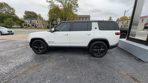 2024 Rivian R1S Adventure