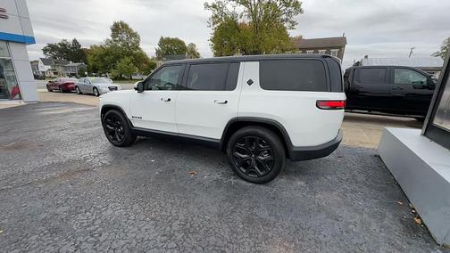 2024 Rivian R1S Adventure