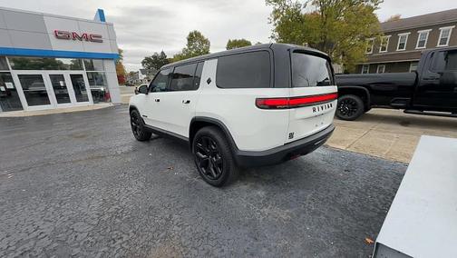 2024 Rivian R1S Adventure