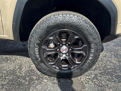 Desert Sand Metallic 2023 GMC Canyon Elevation