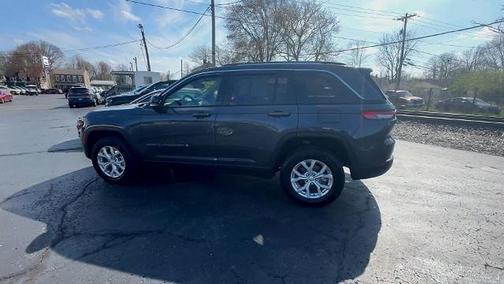 Baltic Gray Metallic Clearcoat 2024 Jeep Grand Cherokee Limited