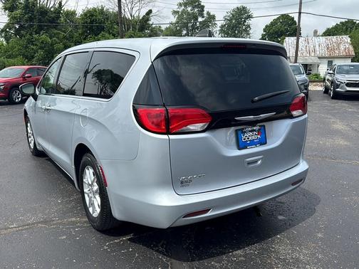 Silver Mist Clearcoat 2023 Chrysler Voyager LX