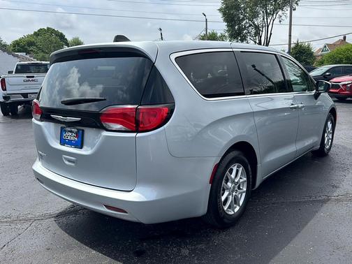 Silver Mist Clearcoat 2023 Chrysler Voyager LX