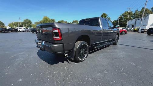 2022 RAM 3500 Big Horn Crew Cab 4x4 8' Box