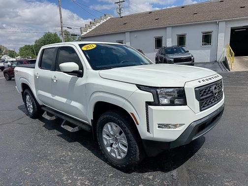 Glacier White 2022 Nissan Frontier SV