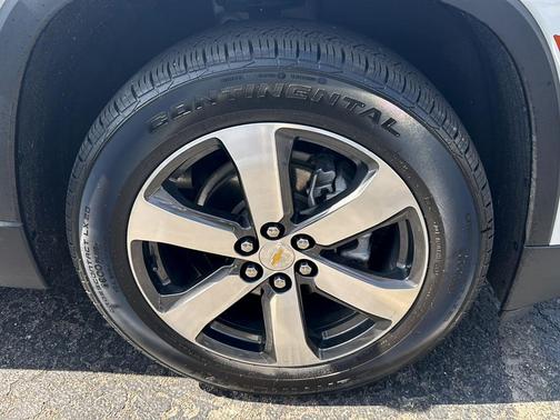 Summit White 2022 Chevrolet Traverse LT Leather